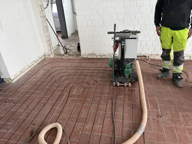 Fräsen für Fußbodenheizung – Jandeck / Bestandswärme